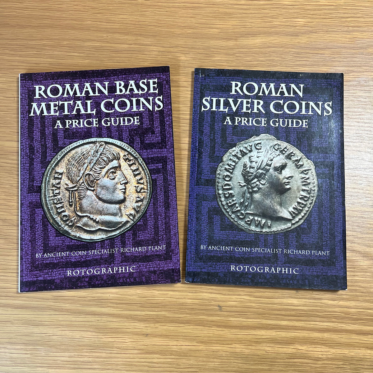 『ROMAN BASE METAL COINS』『ROMAN SILVER COINS』A PRICE GUIDE2冊セットの画像1