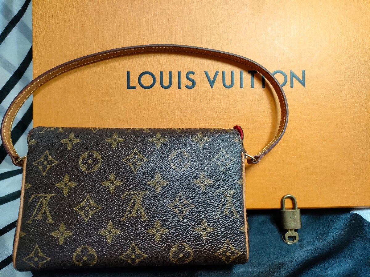 独創的 LOUIS VUITTON ルイ・ヴィトン レシタル M51900