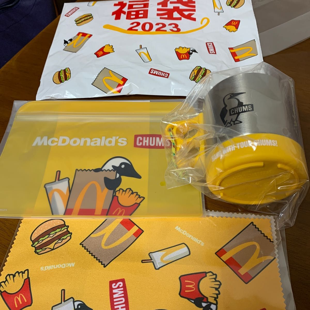 マクドナルド 福袋 2023 CHUMS マグカップ クリーナークロス ジッパーポーチ セット