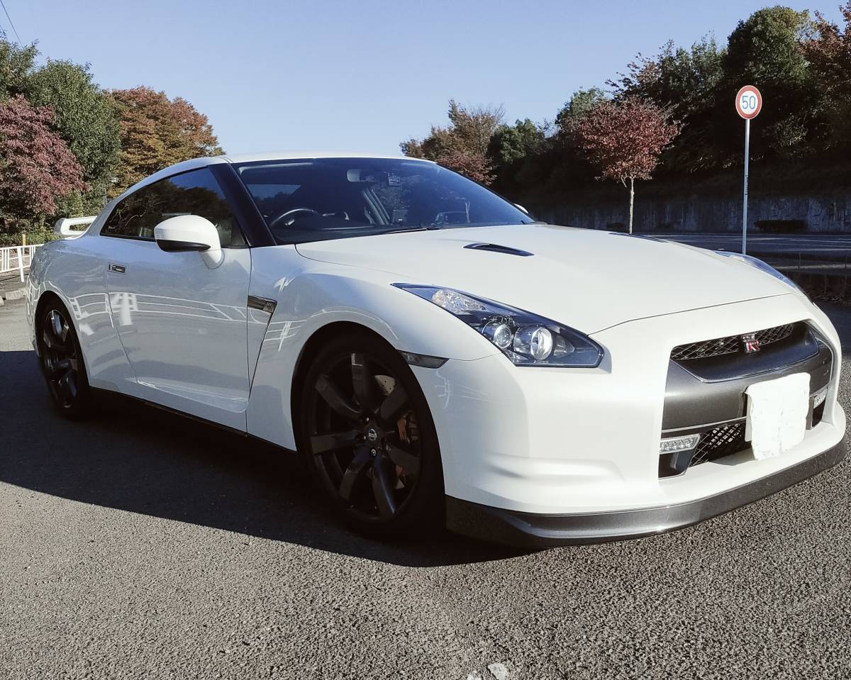 【極上車】 日産 R35 GT-R 2010年式 プレミアムエディション 走行距離42,000㎞、修復歴無し、ディーラー整備 ブリリアントホワイトパールの画像1