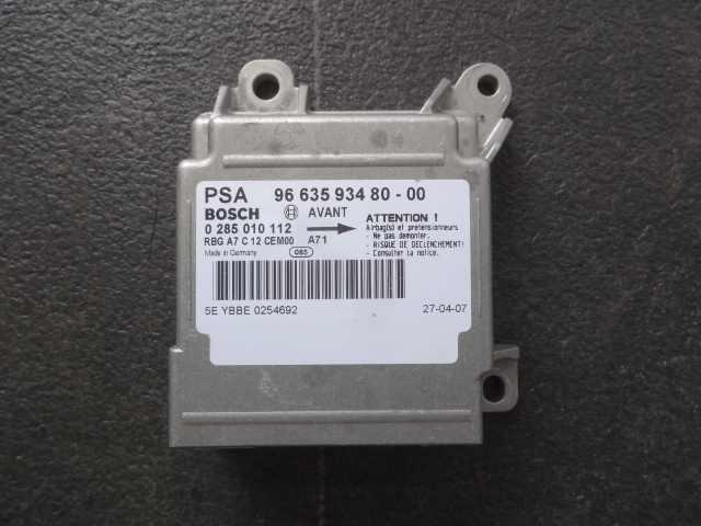 3408 Peugeot 207 A75FW VF3 2 airbag computer CPU 0 285 010 112 / 96 635 934 80-00