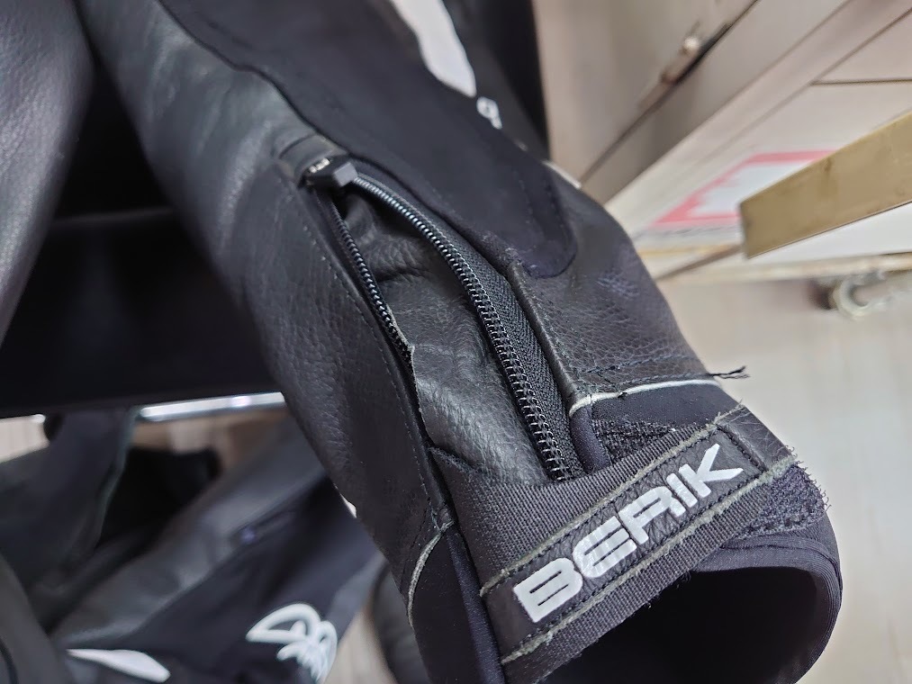 宅配便送料無料 BERIK(ベリック) MFJ公認レーシングスーツ - 通販