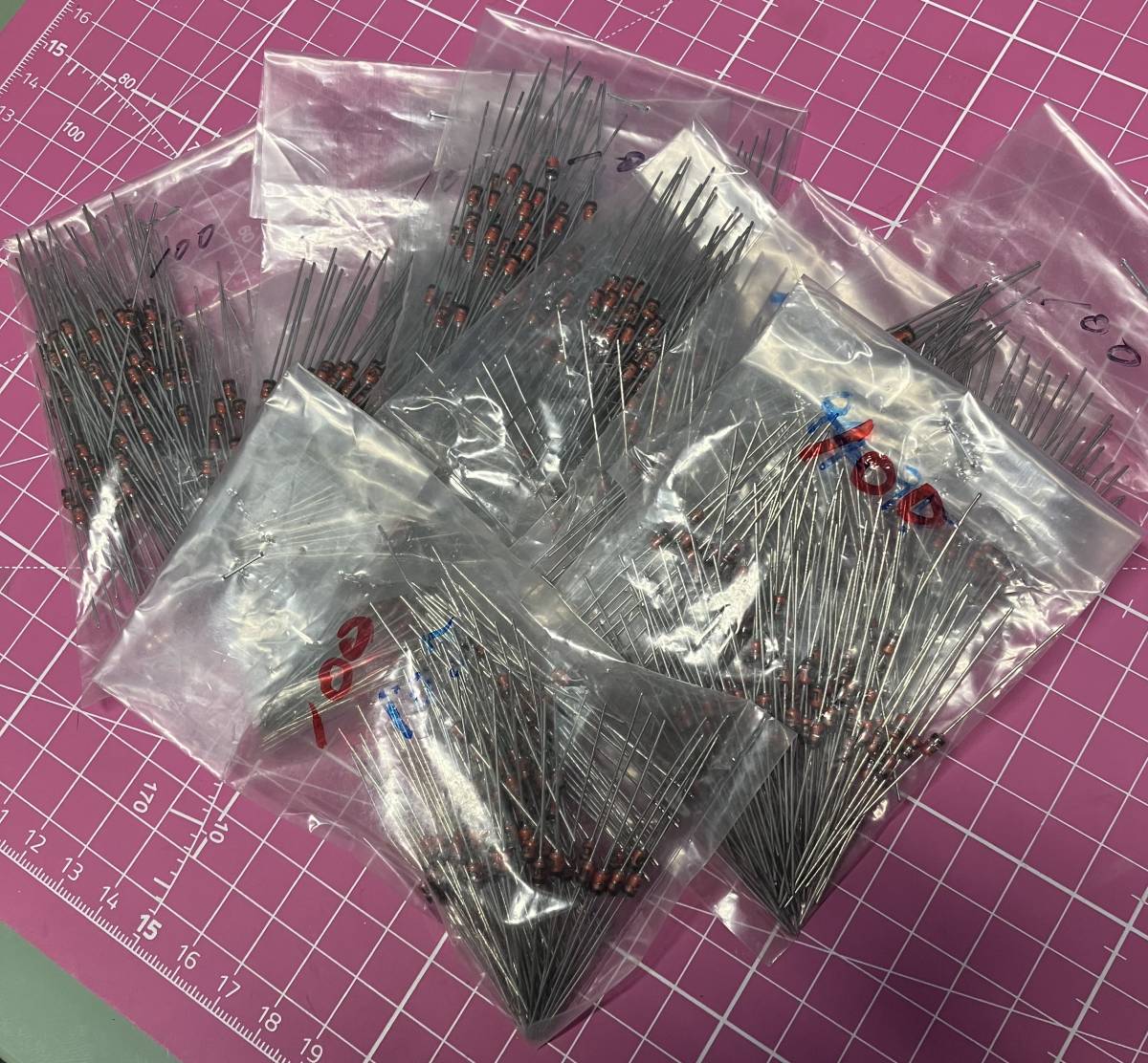 整流ダイオード 富士電機 SC016-4-TE12RA 1500個 ダイオード 整流ダイオード 富士電機 SC016-4-TE12RA 1500個 ダイオード