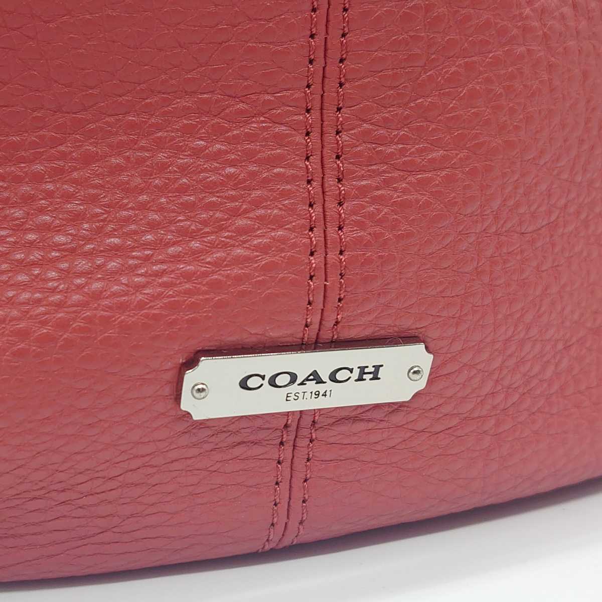 COACH コーチ K1380-F23309 レザー ワンショルダーバッグ ハンドバッグ 肩掛け レッド タッセル ストラップ チャーム ロゴ 美品 dn-23x42_画像4