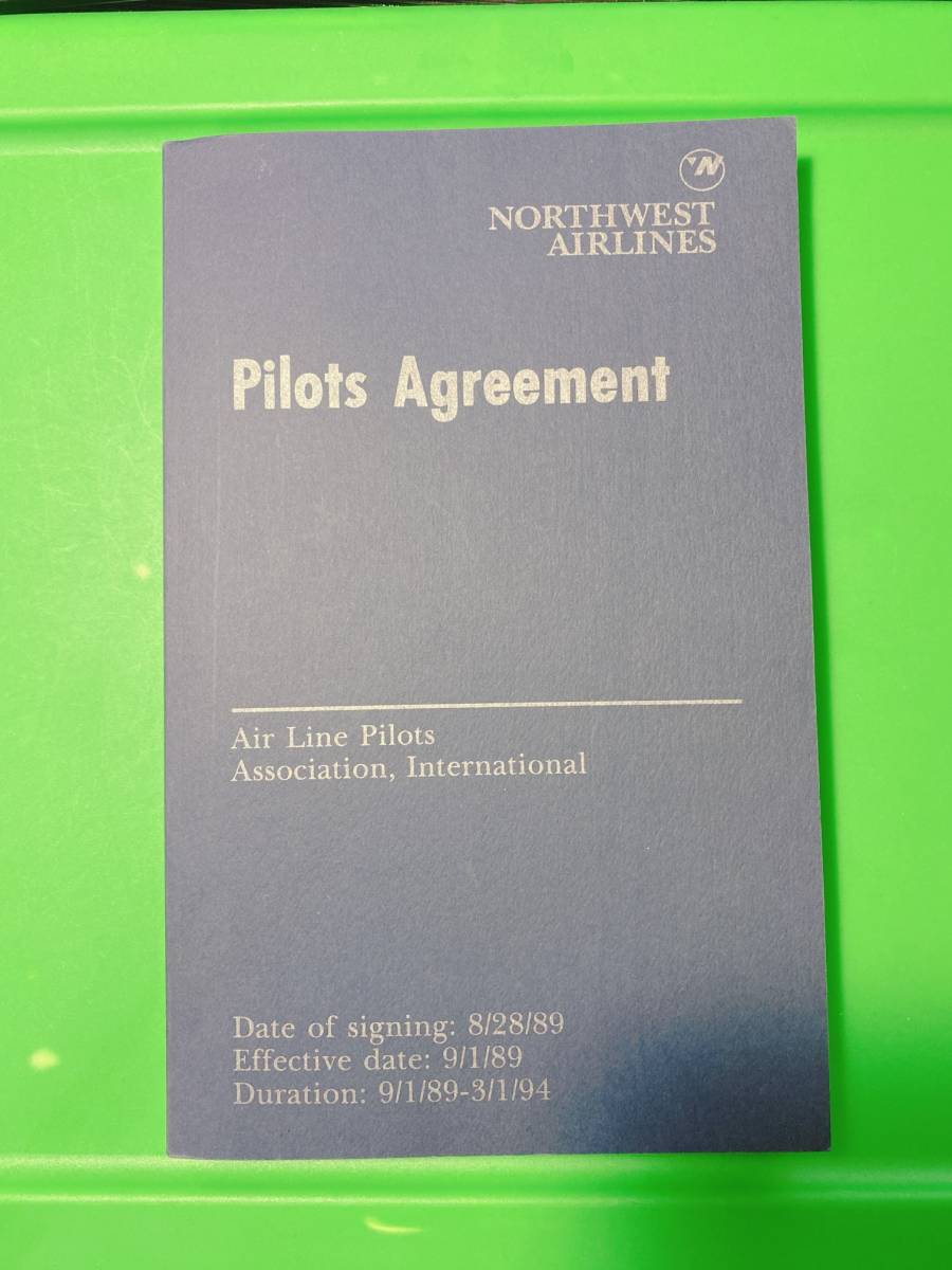  Northwest Airlines Pilot a Gree men to manual Northwest Airlines Pilot ultimate . maru .. gold salary after market . Delta Air Lines operating .. member 