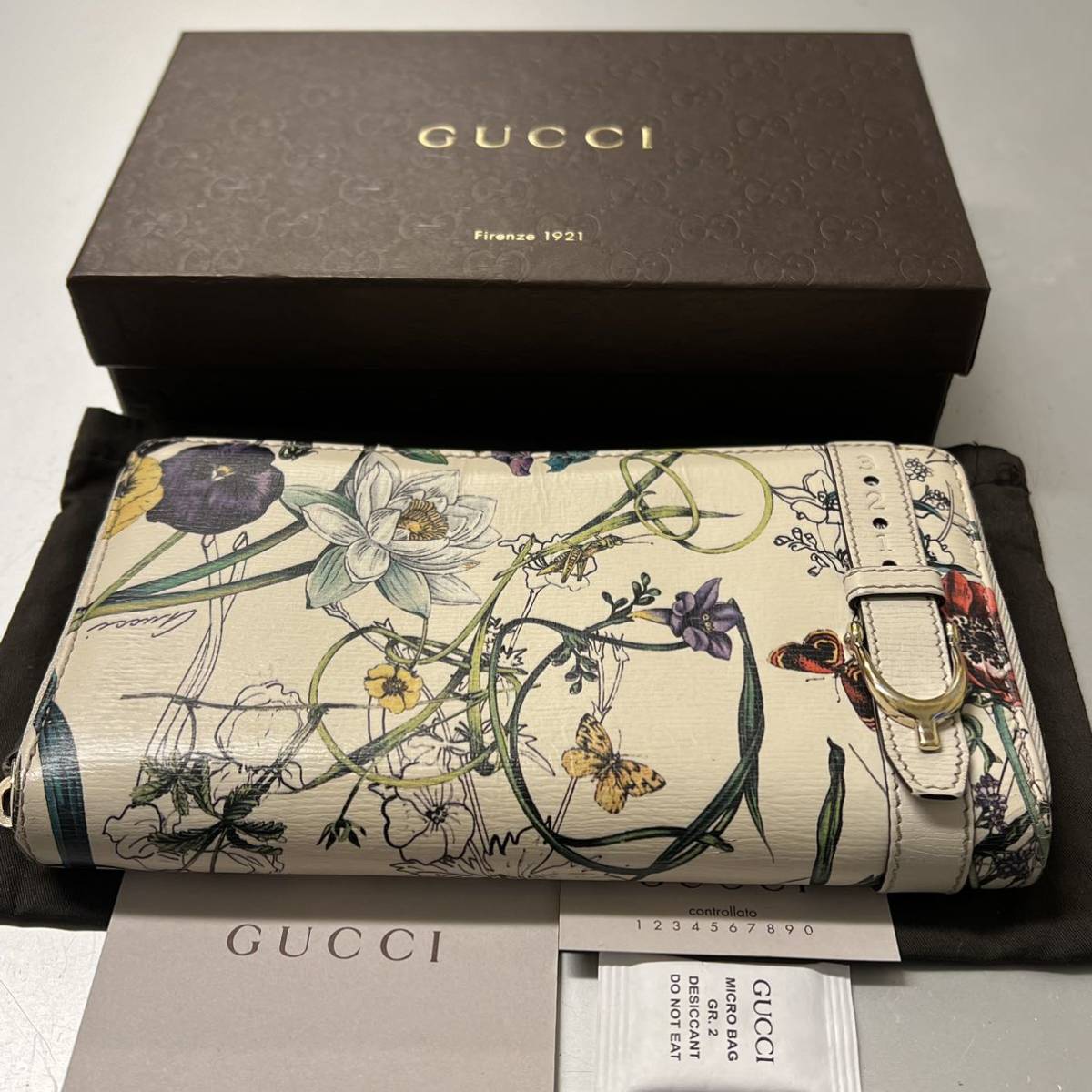 未使用に近い！ グッチ GUCCI 財布 長財布 フローラ 花柄 ラウンドファスナー