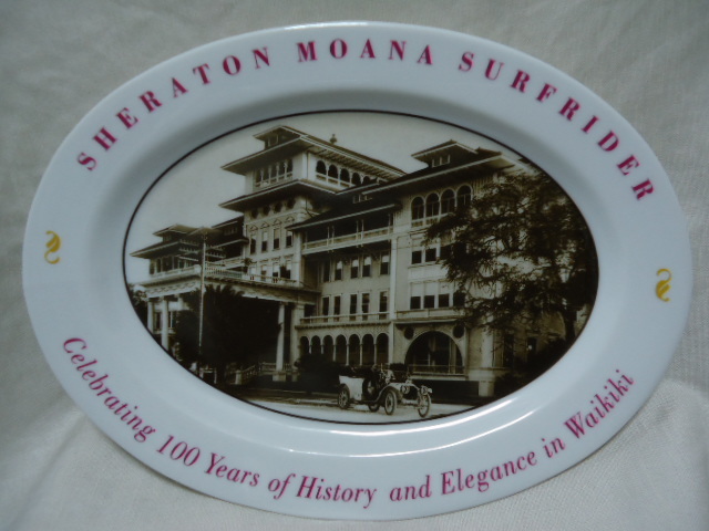 即決　ハワイ　シェラトン　モアナ サーフライダーホテル　100周年記念　飾り　絵皿　陶器製_画像1
