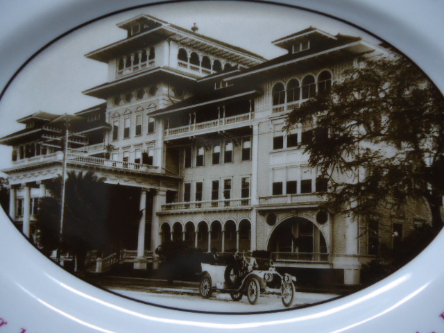 即決　ハワイ　シェラトン　モアナ サーフライダーホテル　100周年記念　飾り　絵皿　陶器製_画像3