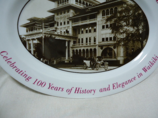 即決　ハワイ　シェラトン　モアナ サーフライダーホテル　100周年記念　飾り　絵皿　陶器製_画像4