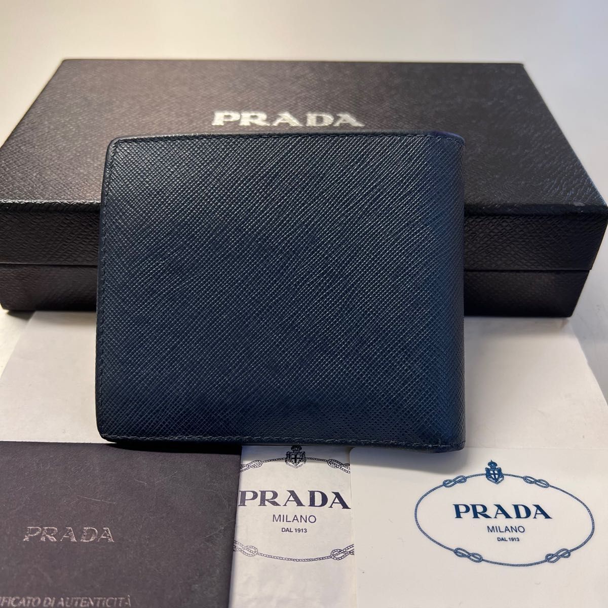 未使用に近い プラダ PRADA 財布 二つ折り 折り財布 サフィアーノ