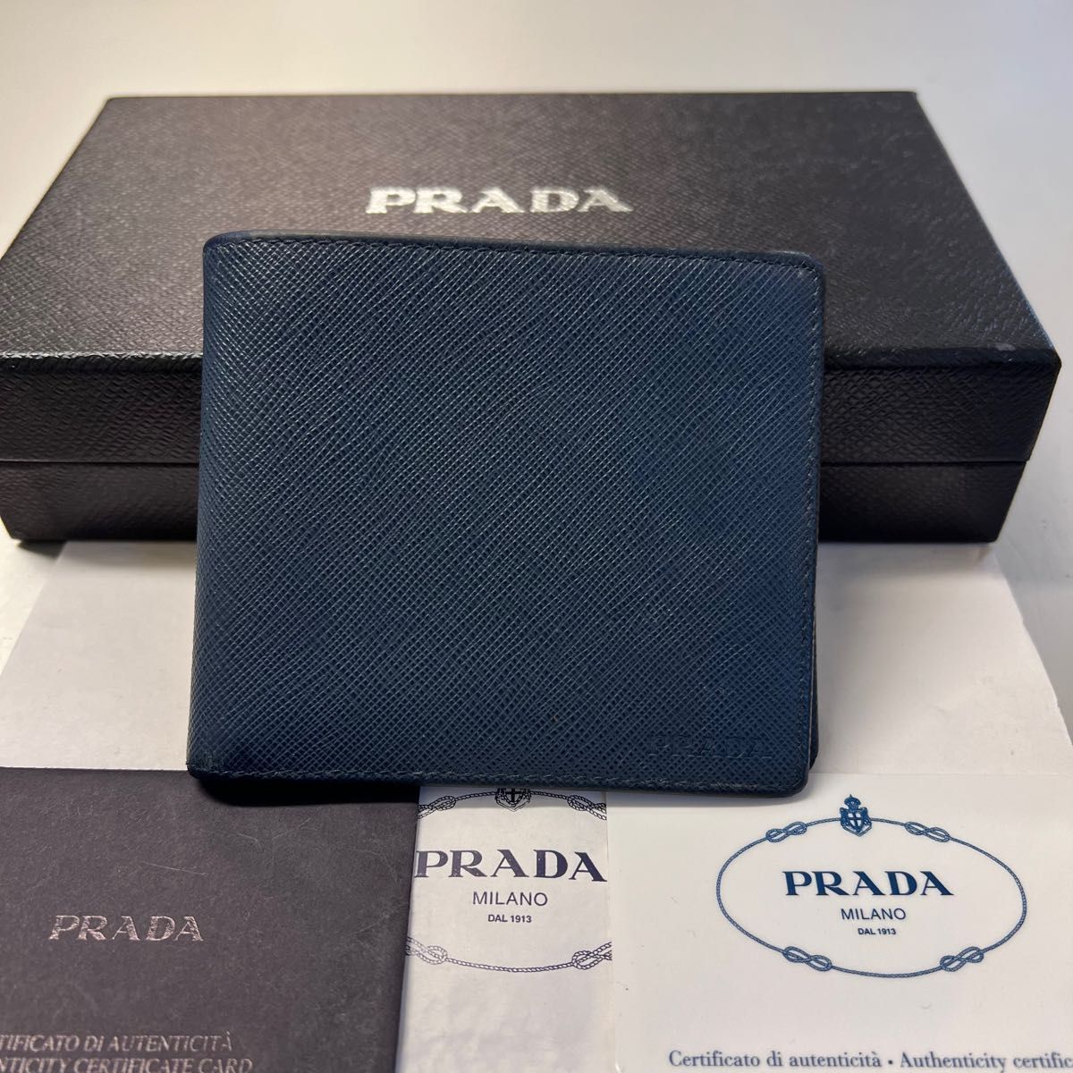 未使用に近い プラダ PRADA 財布 二つ折り 折り財布 サフィアーノ