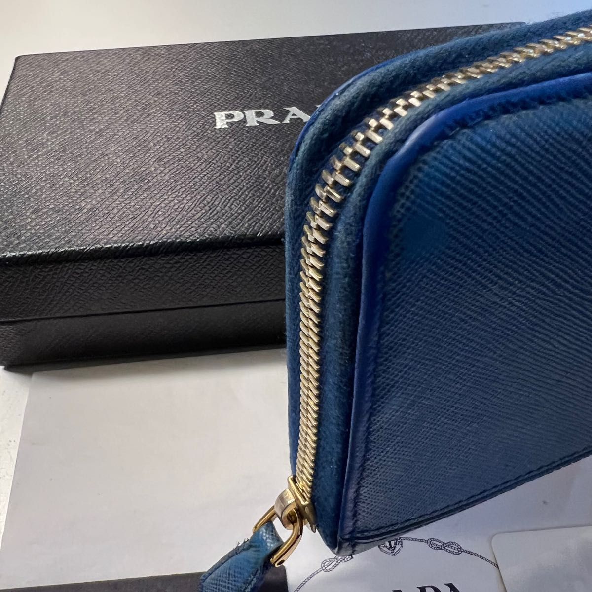 新品同様! プラダ PRADA 財布 長財布 サフィアーノ ラウンドファスナー