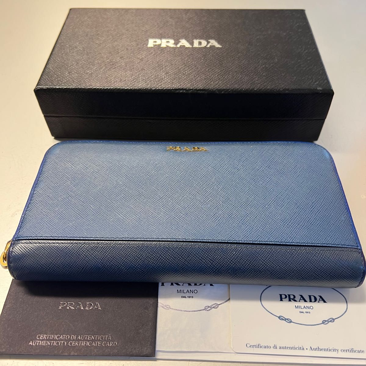 新品同様! プラダ PRADA 財布 長財布 サフィアーノ ラウンドファスナー