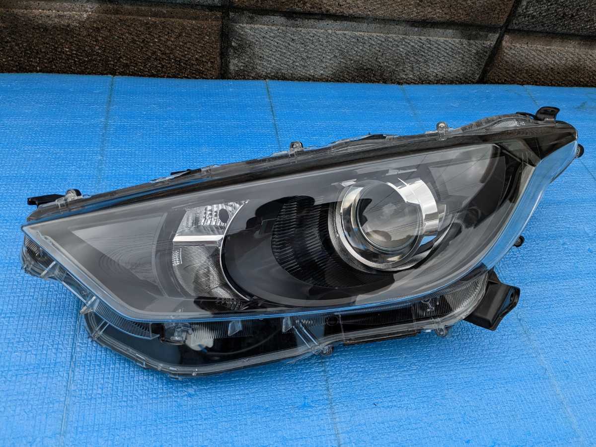 今季ブランド 美品 ハロゲン MXPA10 ヤリス ランプ ヘッドライト 右