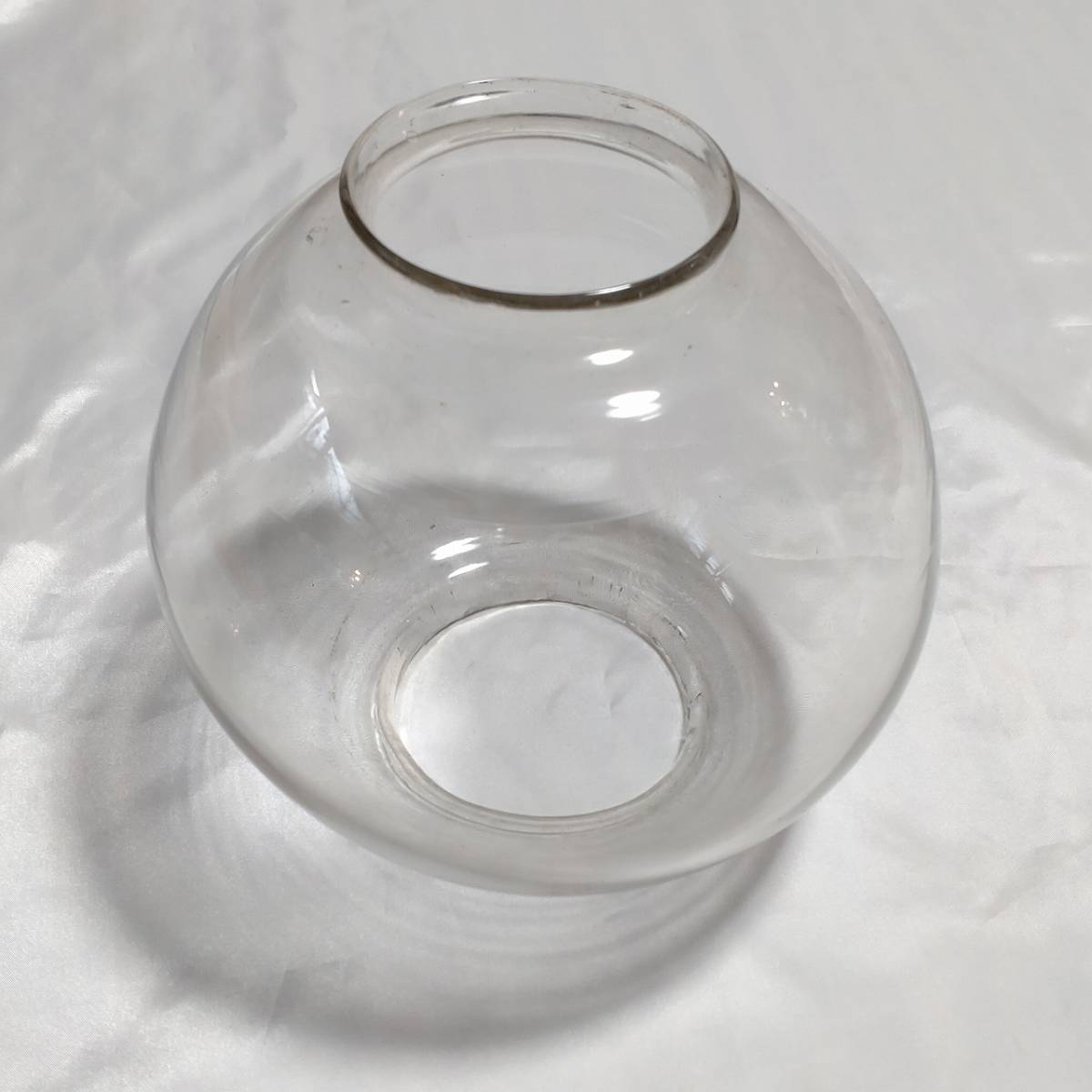 ガラス製 シェード オイルランプのホヤ？ 丸型 硝子製 古硝子 気泡硝子 古物 レトロ 最大直径約190㎜ 高さ約195㎜ 【3172】
