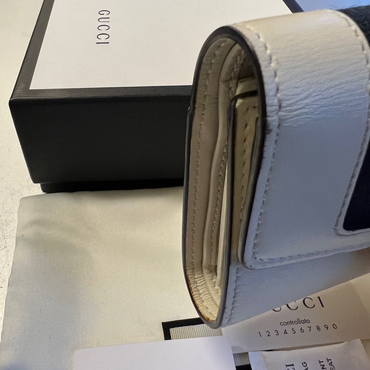 【超ポイントバック祭】小物未使用に近い! グッチ GUCCI 財布 折り財布 シェリーライン シルヴィ