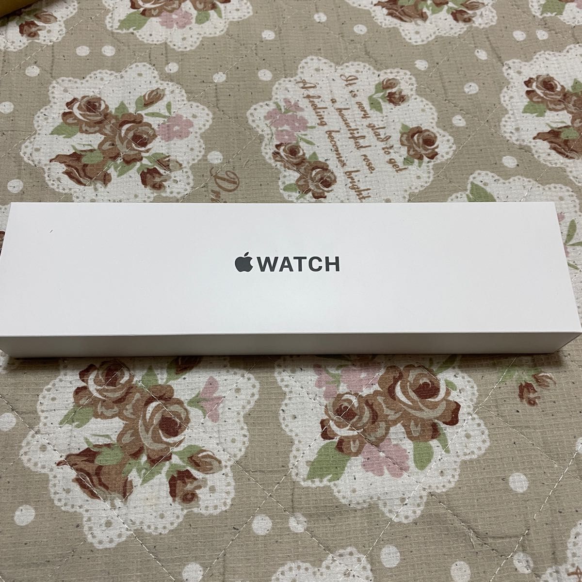 新品未開封 Apple Watch SE 第2世代 スターライト アルミニウム 40mm