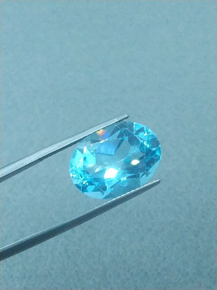 ブルートパーズ　オーバルカット　11.5ct