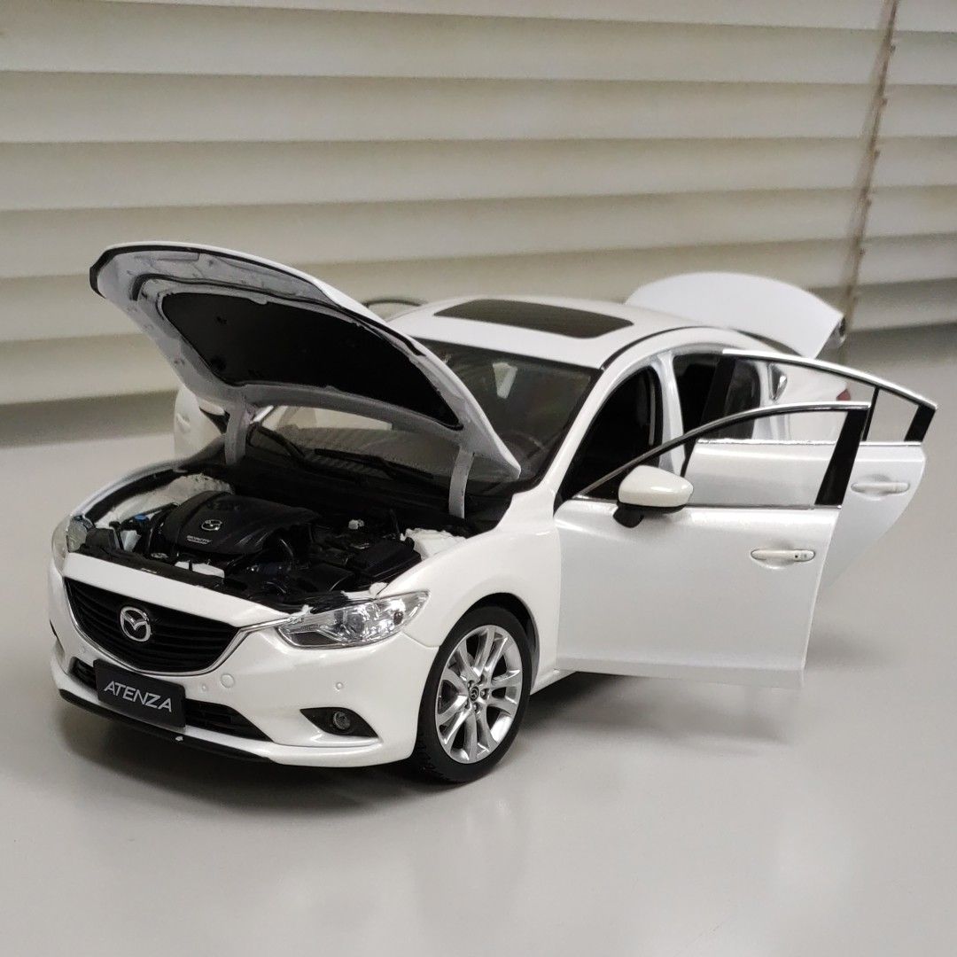 アテンザ 1/18 モデルカー ミニカー MAZDA6 ホワイト 前期モデル 左