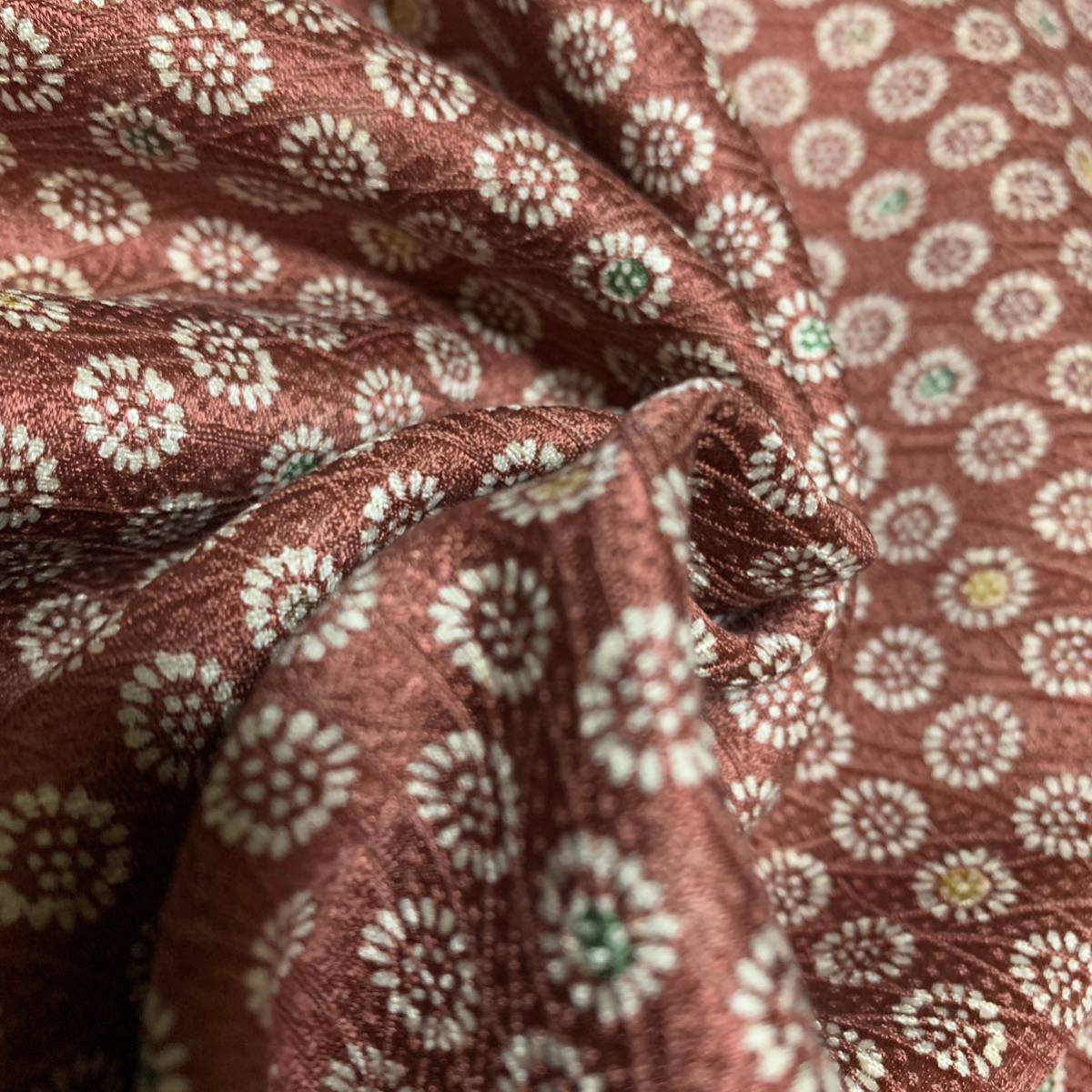 正絹　はぎれハギレ　約36×77 くすみピンク系に小花　小紋　ピンクがかった赤茶_画像4