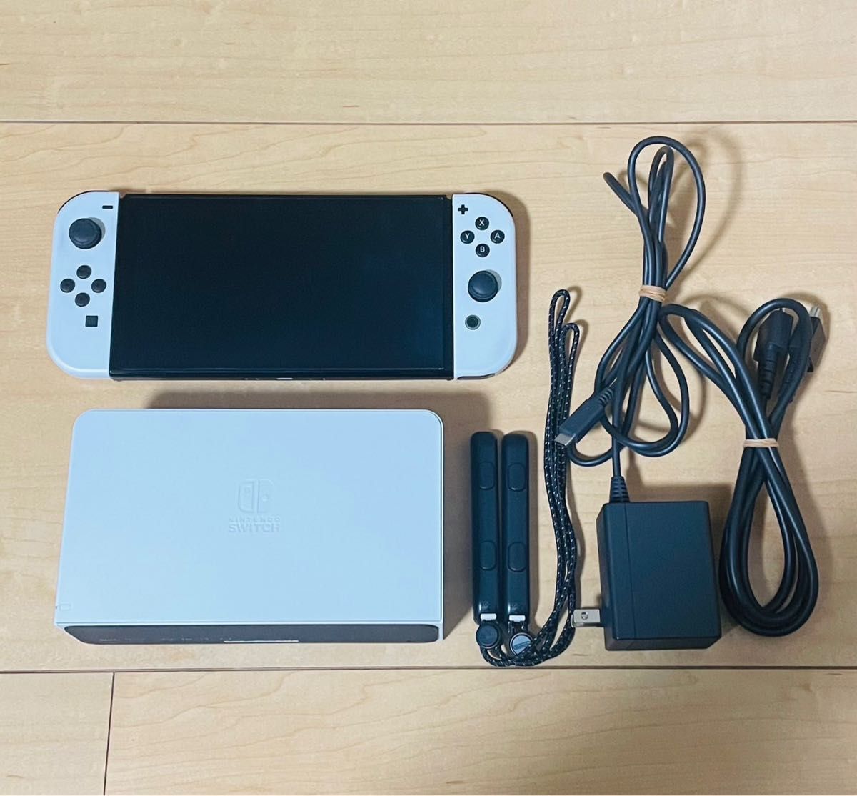 【美品/送料無料】ニンテンドースイッチ 本体 新型 有機ELモデル ホワイト 付属品ほぼ完備 最安値 値下不可