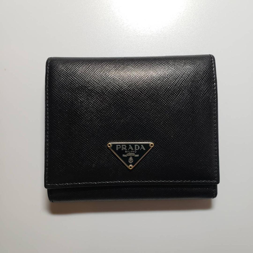 PRADA プラダ　三つ折り財布　ブラック　サフィアーノレザー　美品 M176X