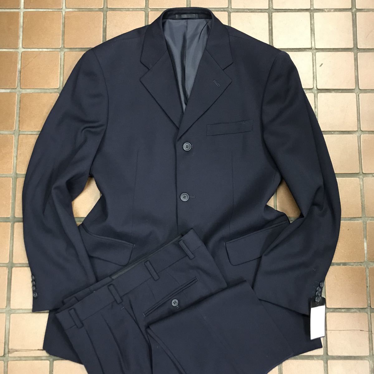 【返品不可】 【新品未使用】紳士服 背広 3つボタンスーツ/サイズM AB4/サイドベンツ 台場仕立て 2タック/ブルーに近い紺/激安★高級 Mサイズ 【返品不可】 【新品未使用】紳士服 背広 3つボタンスーツ/サイズM AB4/サイドベンツ 台場仕立て 2タック/ブルーに近い紺/激安★高級 Mサイズ