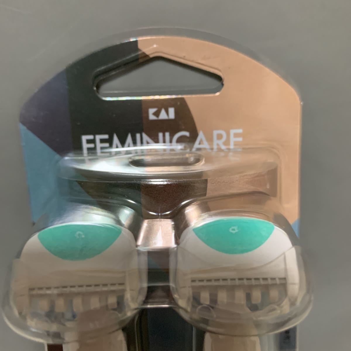 値頃 貝印 FEMINICARE フェミニケア 音波振動カミソリ デリケート