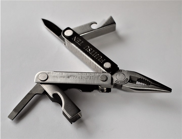 LEATHERMAN MINI TOOL　USA　　アウトドアツール　　多機能ミニ工具　　折り畳み