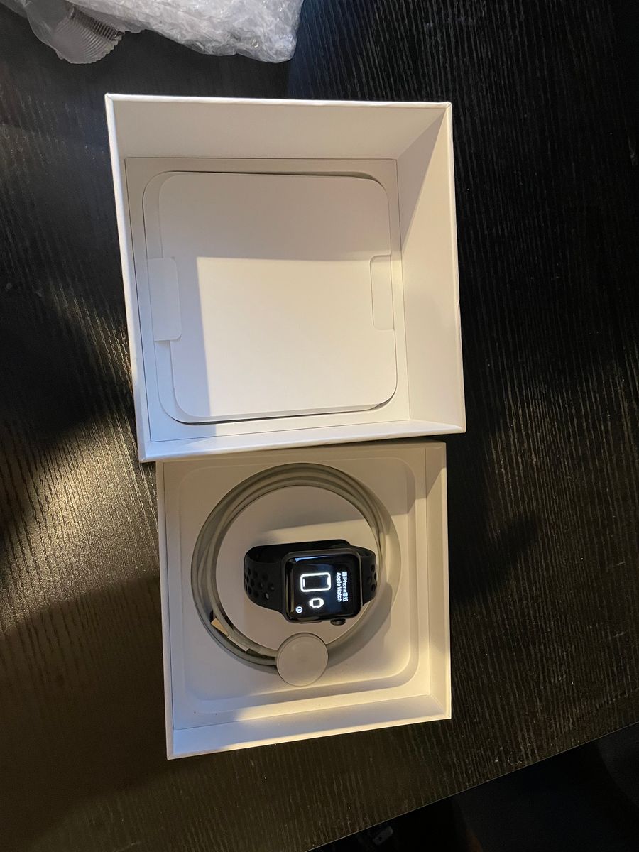 Apple Watch Series 3 cellular スマートウォッチ、ウェアラブル端末
