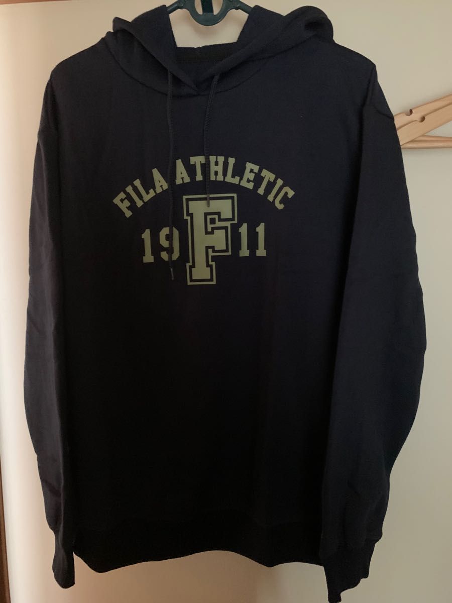 新品【FILA】フィラプルオーバーパーカー上下裏起毛セットアップXL(ネイビー)パンツ(ブラック)