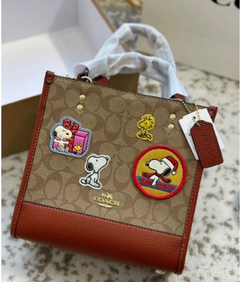 新作】COACH X PEANUTS デンプシー トート 22・シグネチャー