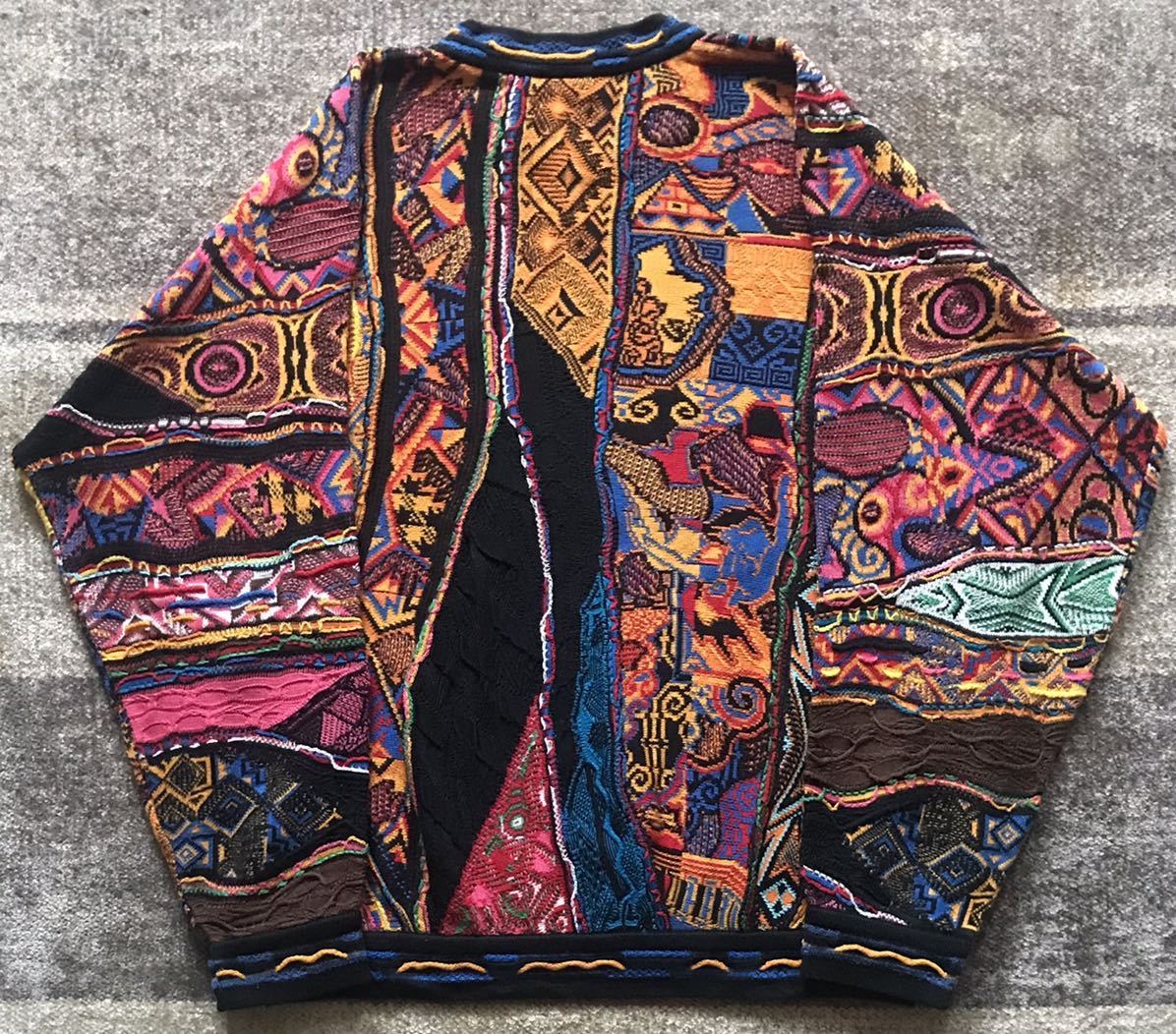 超レア 異次元のデザイン 芸術 人物柄 90's vintage ★ COOGI AUSTRALIA ★ クージー 幾何学 3D 立体 個性派 コットン ニット セーター S_画像2