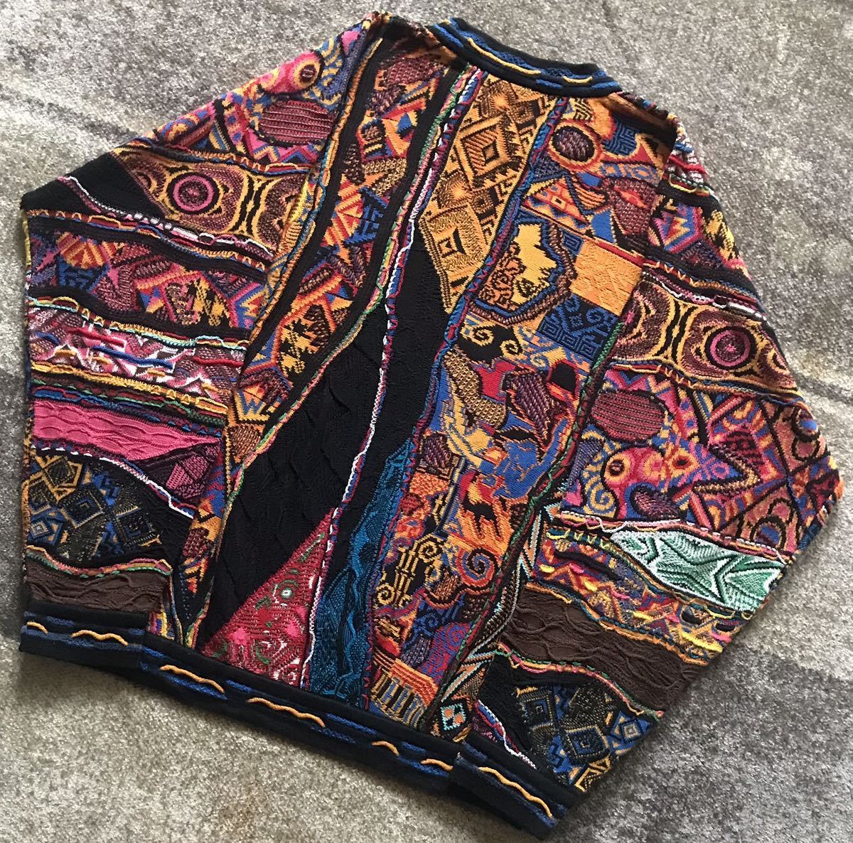 超レア 異次元のデザイン 芸術 人物柄 90's vintage ★ COOGI AUSTRALIA ★ クージー 幾何学 3D 立体 個性派 コットン ニット セーター S