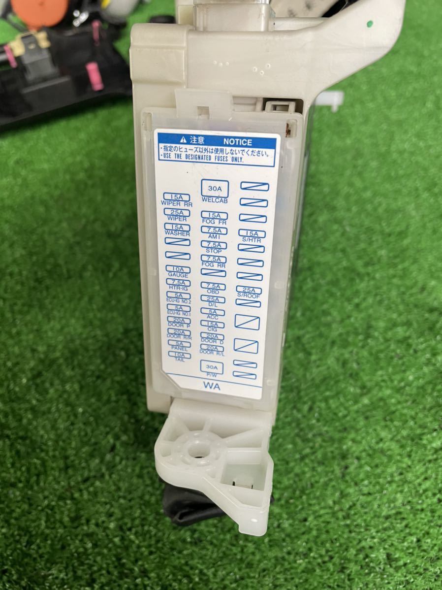 18 トヨタ NHP10 アクア MPX BODY ヒューズボックス 89221-52340 18 トヨタ NHP10 アクア MPX BODY ヒューズボックス 89221-52340