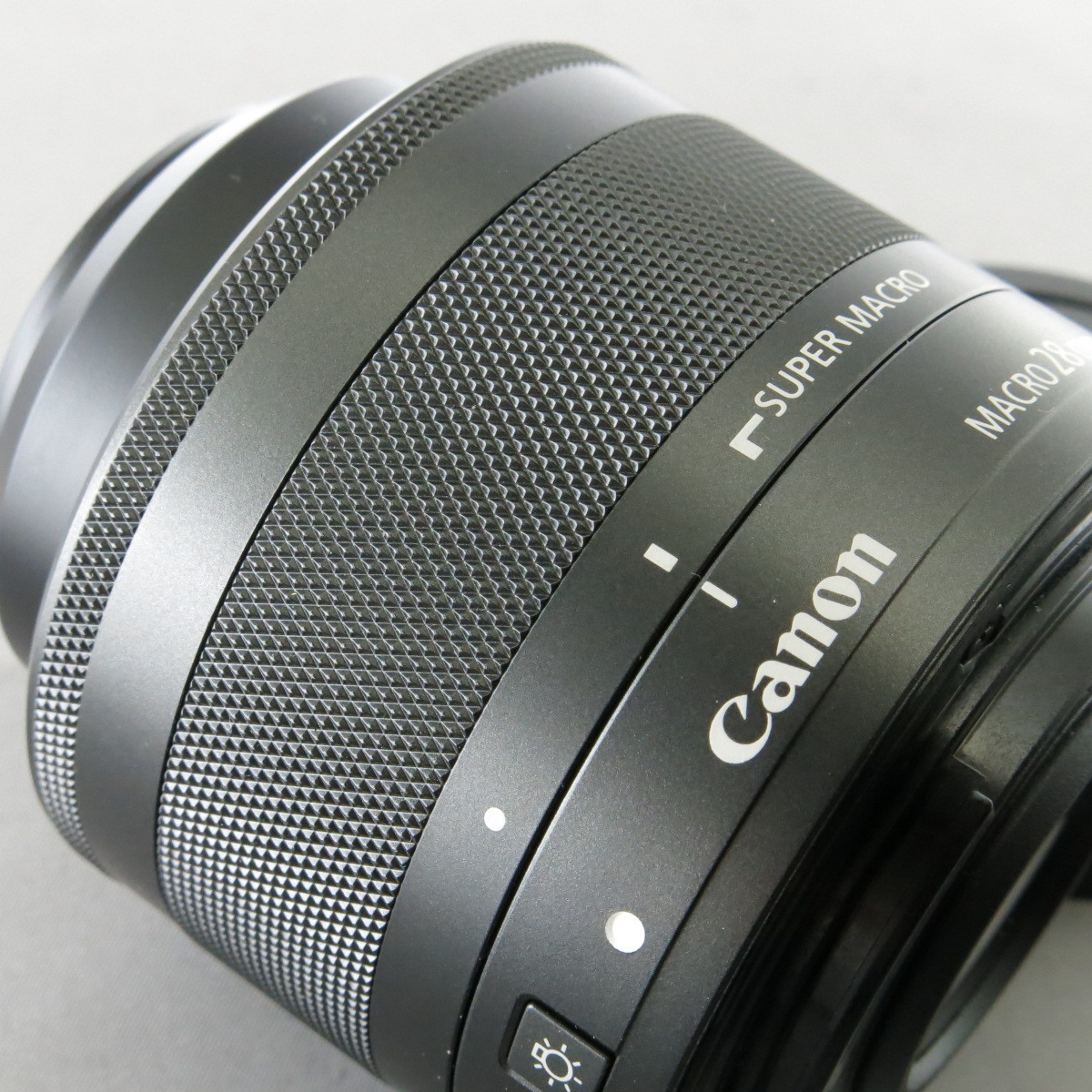 新品同様 Canon EF-M28mm F3.5 マクロ IS STM