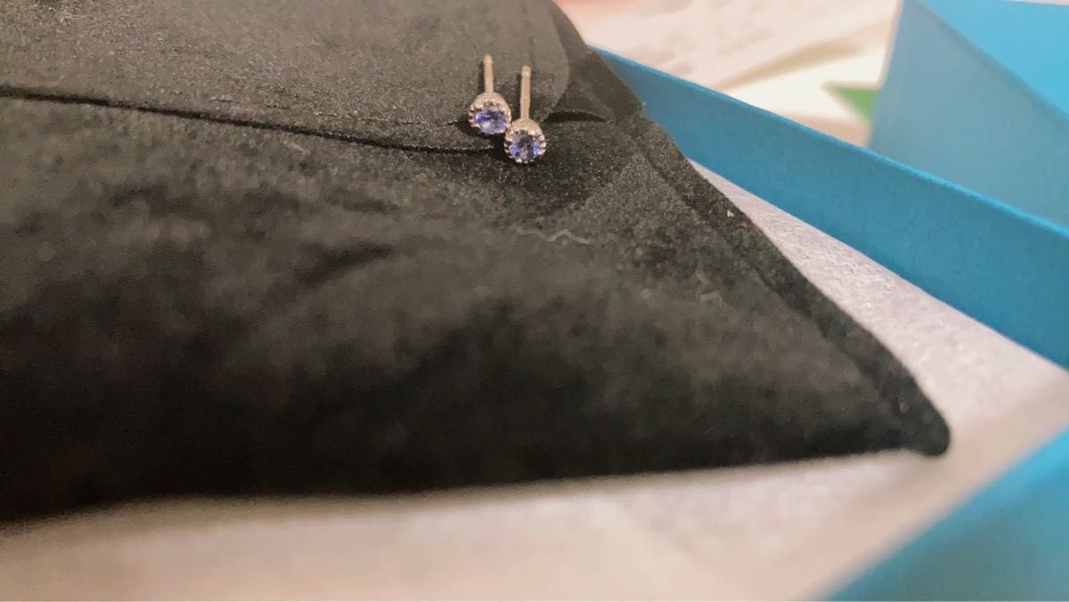 ベニトアイト セカンド ピアス プラチナ レアストーンのSteffany