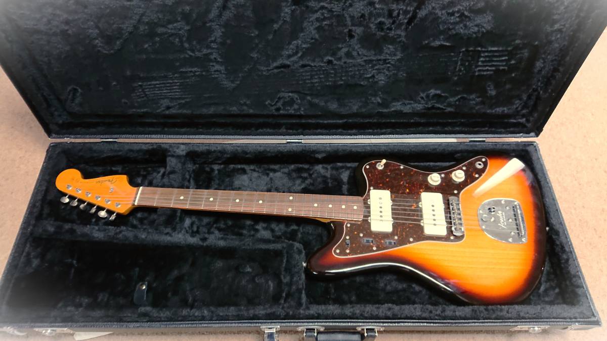 送料無料新品送料無料新品Fender 純正ハードケース 新品同様 器材