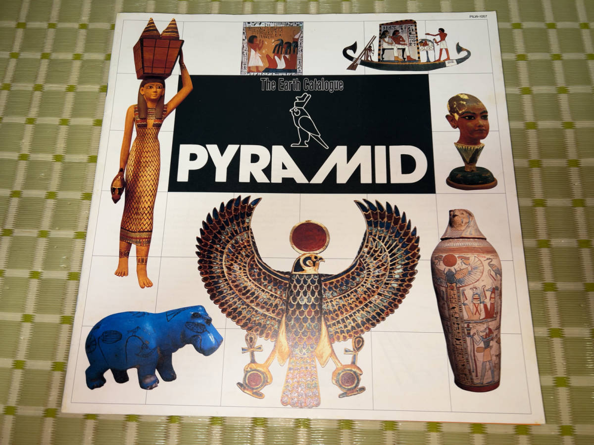 ● LD「パイオニアLDC / The Earth Catalogue PYRAMID (地球カタログ・ピラミッド) / 1992」●_解説書に著しい傷や汚れあり