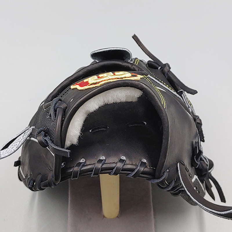 新品 (高校野球対応)】 ウイルソン 硬式グローブ / 投手用 無料型付け