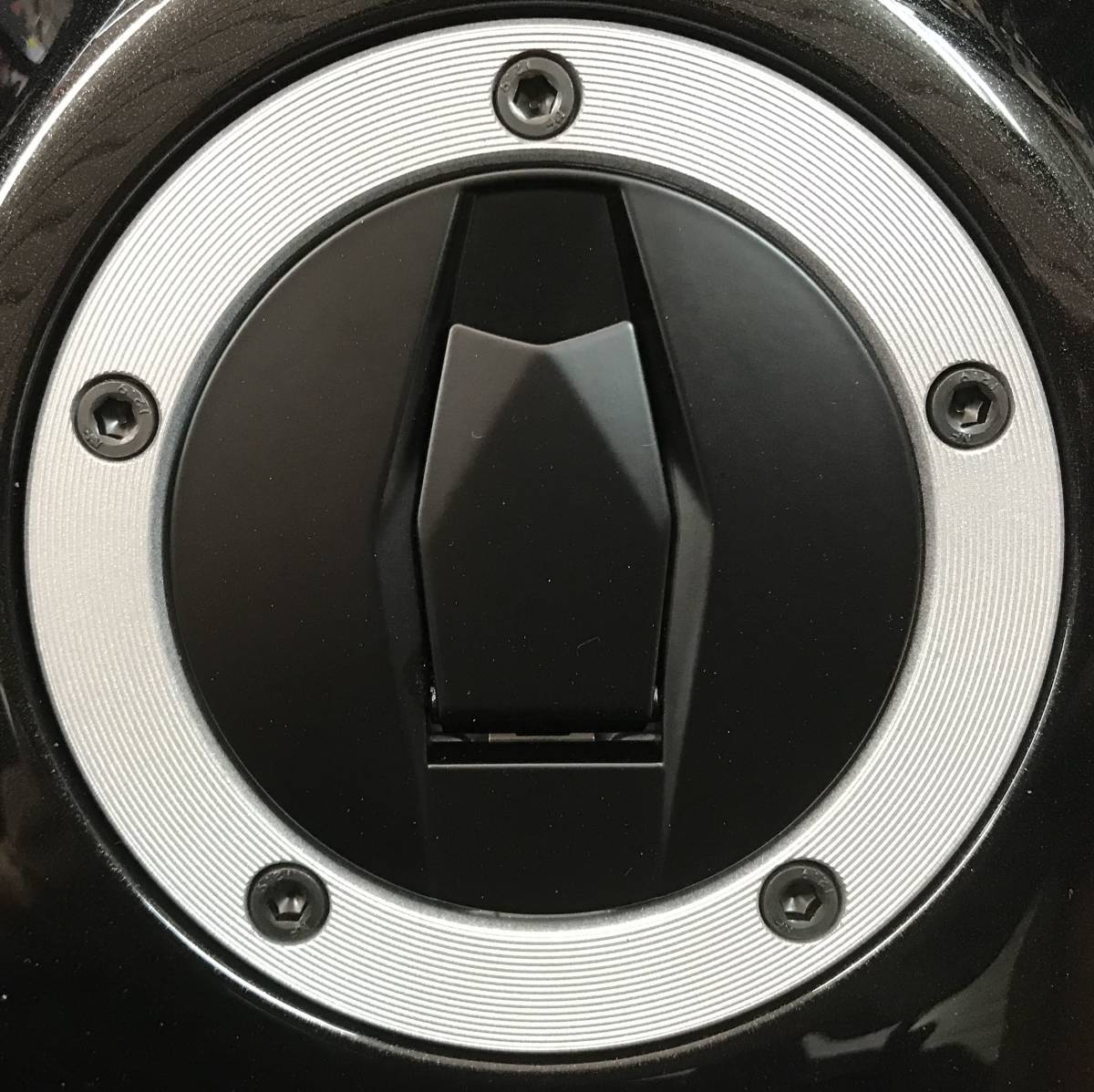 黒ステンレス製 六角穴ボルト ヤマハ車 タンクキャップボルト 合計5本 (検索用 XJR1300 YZF-R1 YZF-R6 XJR400 FJR1300 ）の画像2