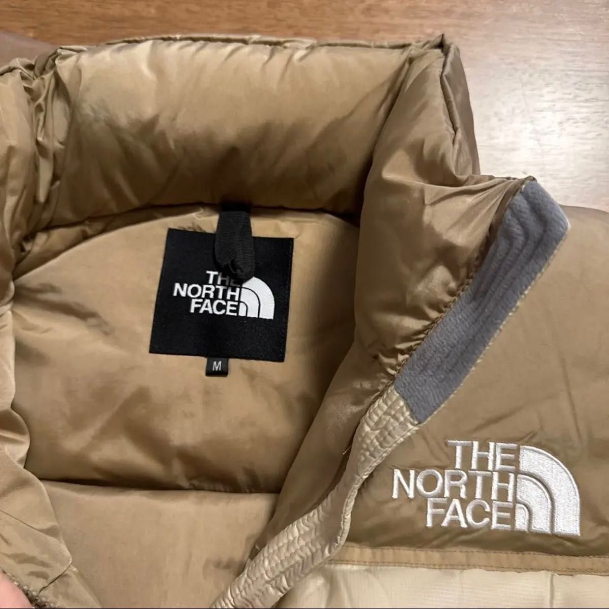 THE NORTH FACE NUPTSE ヌプシ ベージュ M ダウンジャケット THE NORTH FACE NUPTSE ヌプシ ベージュ M ダウンジャケット