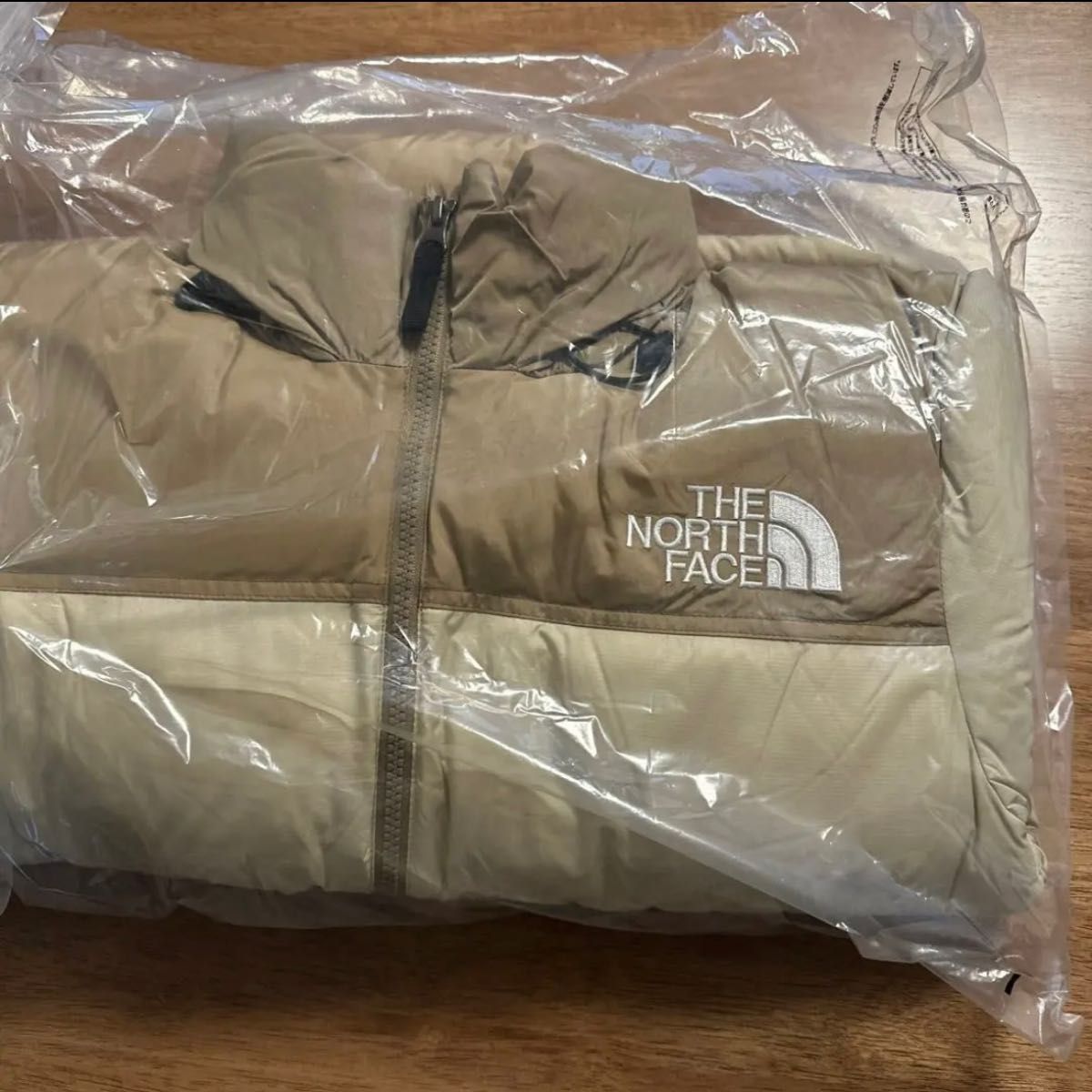 THE NORTH FACE NUPTSE ヌプシ ベージュ M ダウンジャケット THE NORTH FACE NUPTSE ヌプシ ベージュ M ダウンジャケット