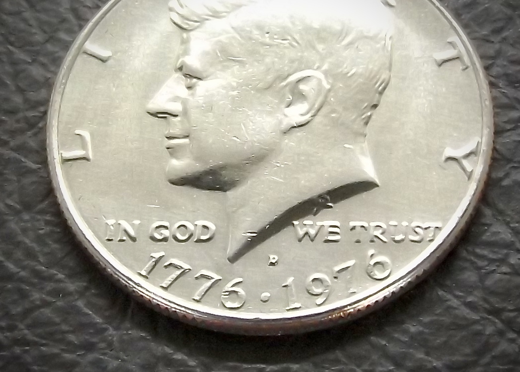 ケネディ1776-1976 建国２００年記念50セント硬貨 D刻印 送料無料です。（15818） USA 貨幣 ハーフダラー アメリカの画像1