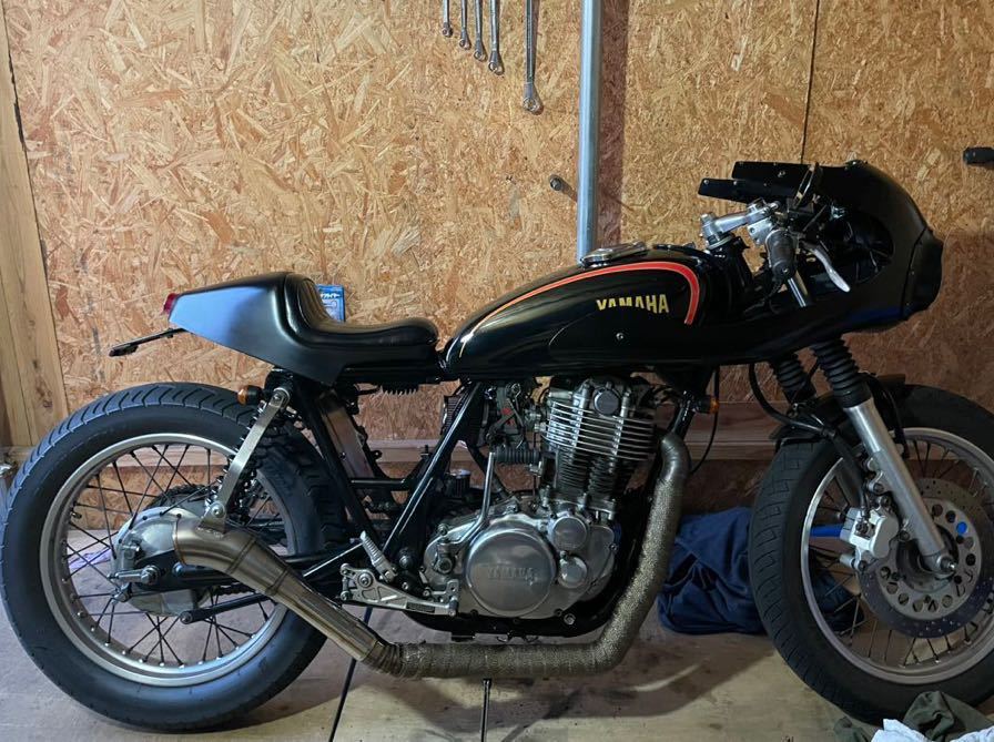 SR400用 ワンオフマフラー ステンレス アップタイプ カフェレーサー