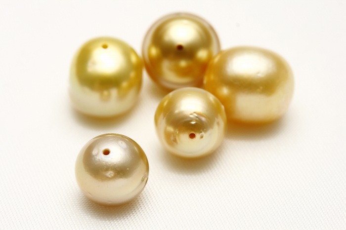 南洋白蝶真珠パールルース　両穴　5ピース　10-9mm　ナチュラルゴールドカラー_画像2