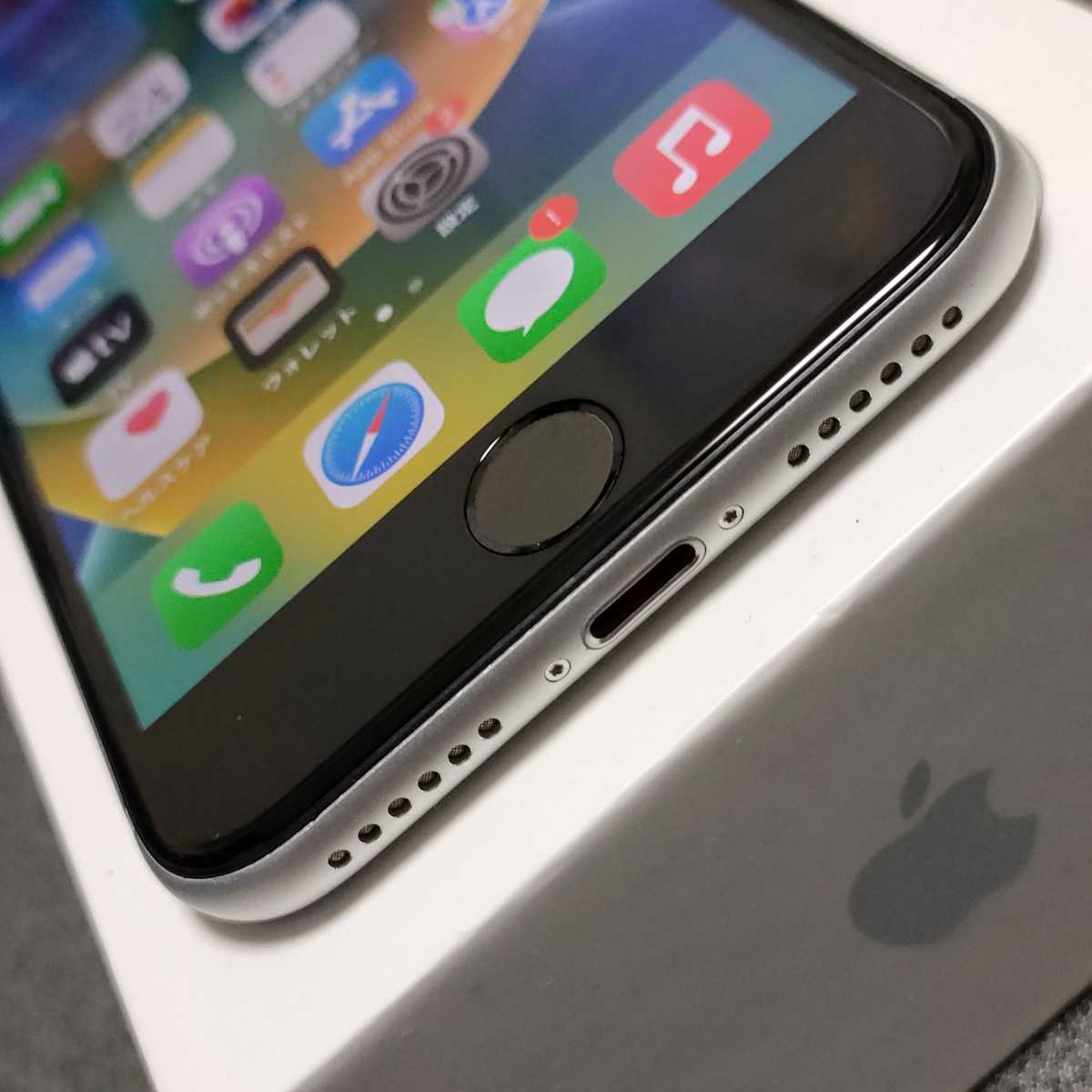 iPhone SE2【iPhone SE 第2世代 128GB】【ホワイト】【Apple SIMフリー】【2020年10月製】【外装カスタム】【バッテリー最大容量100％】の画像5