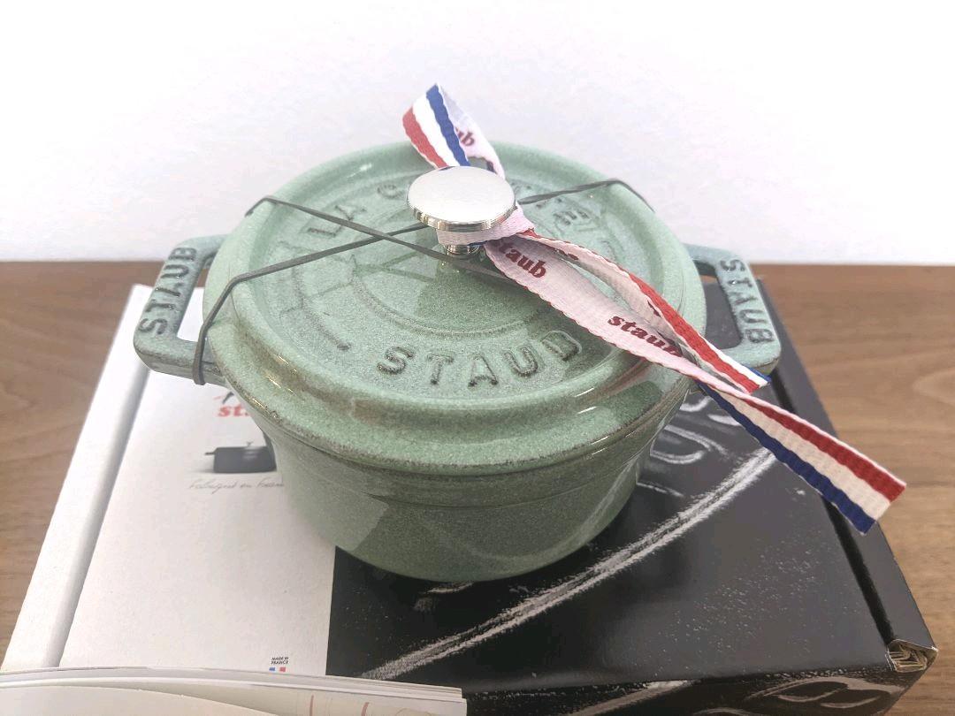 ストウブ staub ココットラウンド 10㎝ セージグリーン 生涯保証 ストウブ staub ココットラウンド 10㎝ セージグリーン 生涯保証