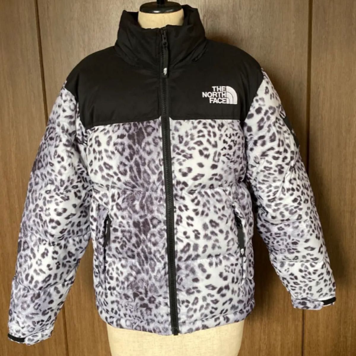 THE NORTH FACE  新品未使用　正規品　ノースフェイス　ノベルティヌプシ ダウンジャケット ヒョウ　Sサイズ