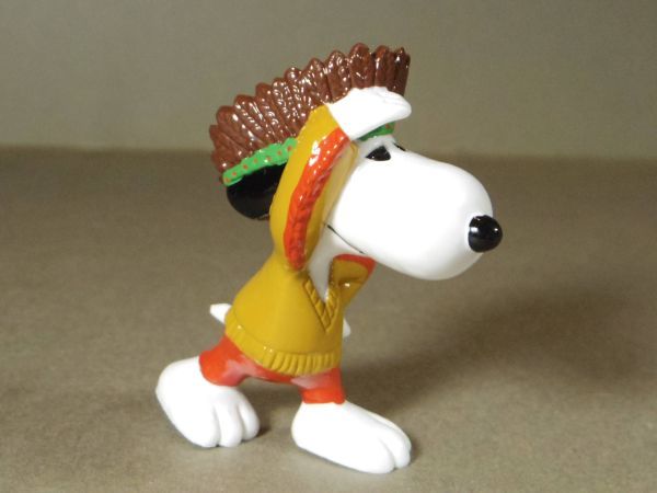 ピーナッツ スヌーピー PVCフィギュア ネイティブアメリカン Snoopyの画像1